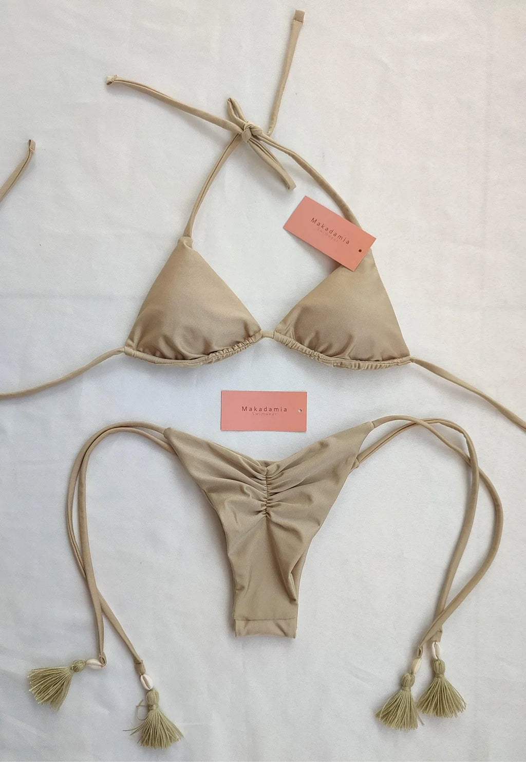 bikini almendras Dorado