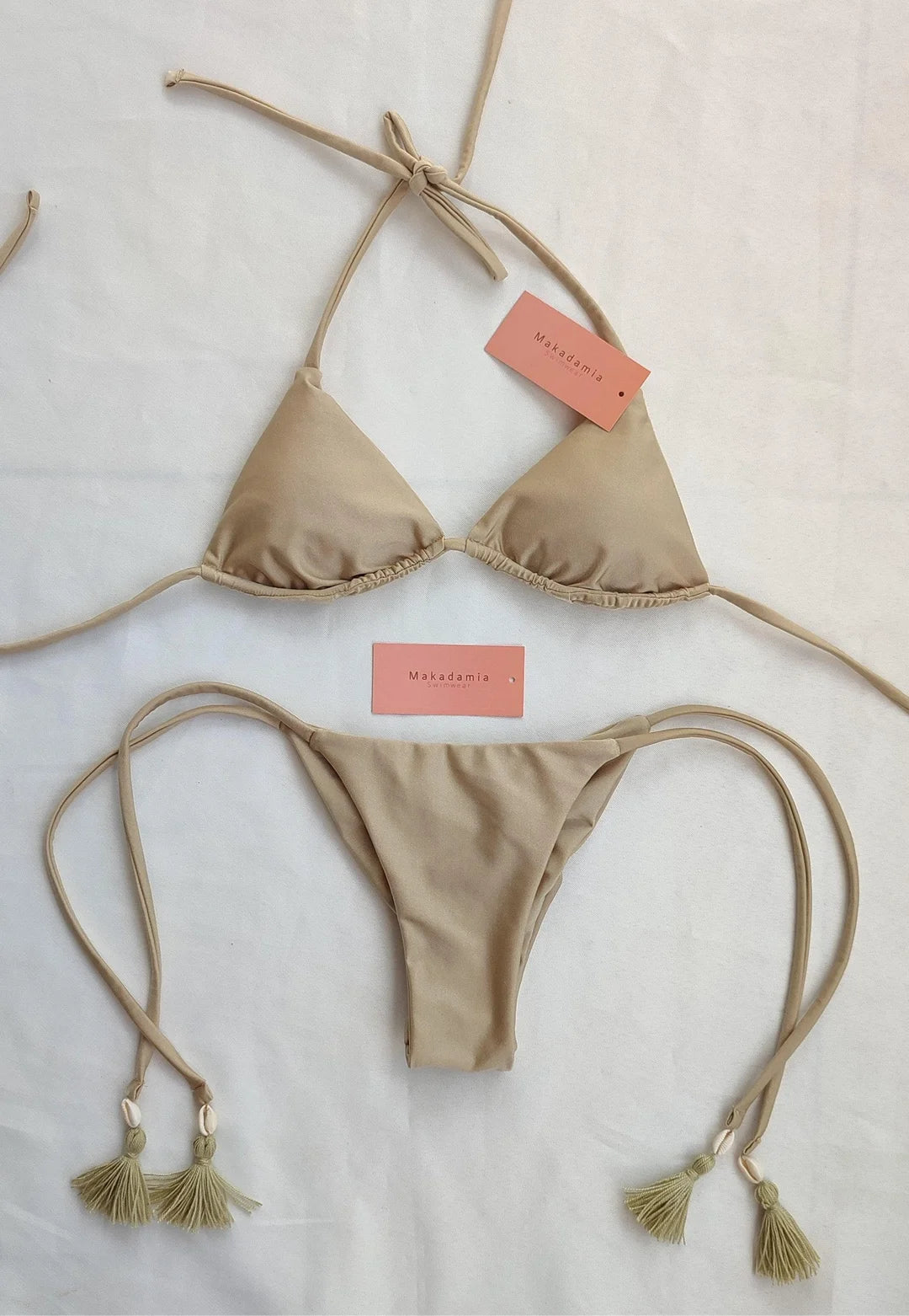 bikini almendras Dorado